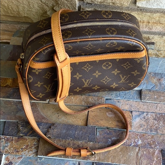 Louis Vuitton Crossbody - Picture 13 of 15